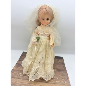 EFfanbee 1966 Vintage Bride Doll Wedding Dress Veil Bouquet Holding Doll‎ 1966